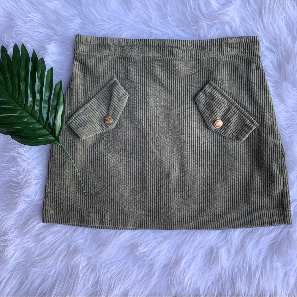👻🎃 Ashley mason olive green skirt